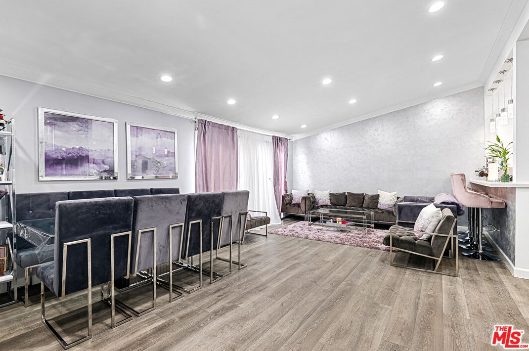 7924 Woodman Ave #51, Van Nuys, CA 91402