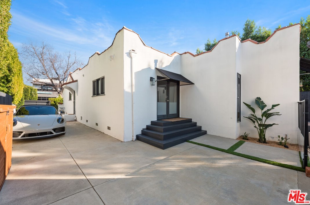 643 Edinburgh Ave, Los Angeles CA  90048-2311 exterior