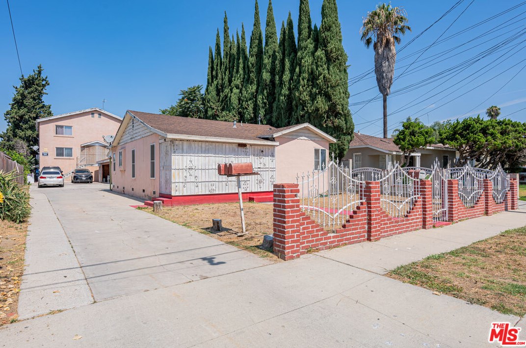 12439 Waldorf Dr, Lynwood, CA 90262