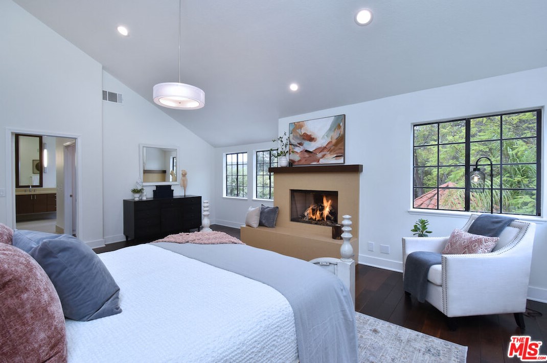 5558 Spring Hill Ct, Thousand Oaks CA  91362-5429 exterior