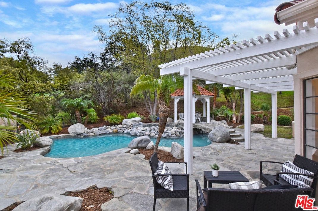 5558 Spring Hill Ct, Thousand Oaks CA  91362-5429 exterior