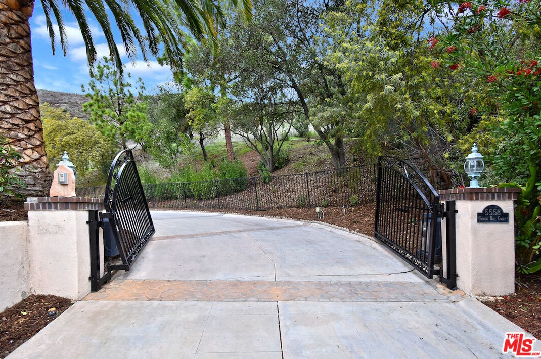 5558 Spring Hill Ct, Thousand Oaks CA  91362-5429 exterior