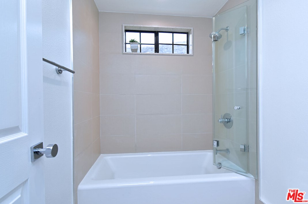 5558 Spring Hill Ct, Thousand Oaks CA  91362-5429 exterior