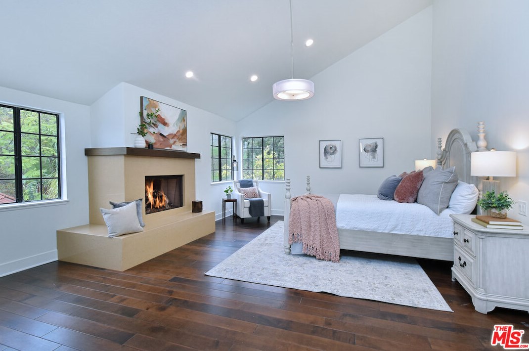 5558 Spring Hill Ct, Thousand Oaks CA  91362-5429 exterior