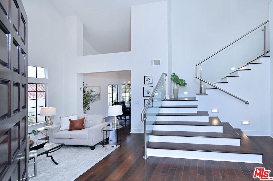 5558 Spring Hill Ct, Thousand Oaks CA  91362-5429 exterior