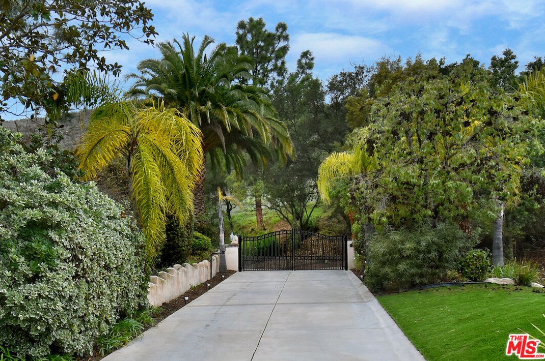 5558 Spring Hill Ct, Thousand Oaks CA  91362-5429 exterior