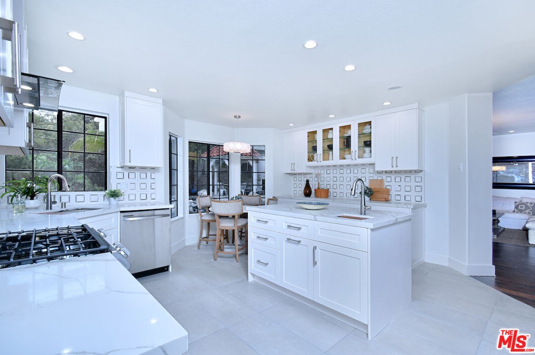 5558 Spring Hill Ct, Thousand Oaks CA  91362-5429 exterior