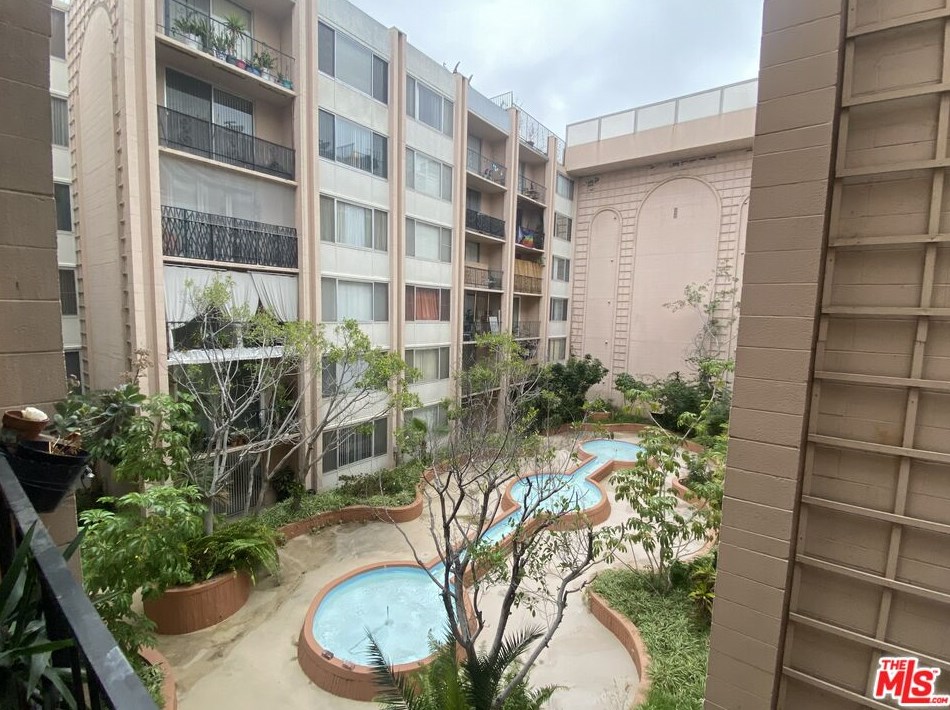 421 La Fayette Park Pl, Los Angeles CA  90026-4719 exterior