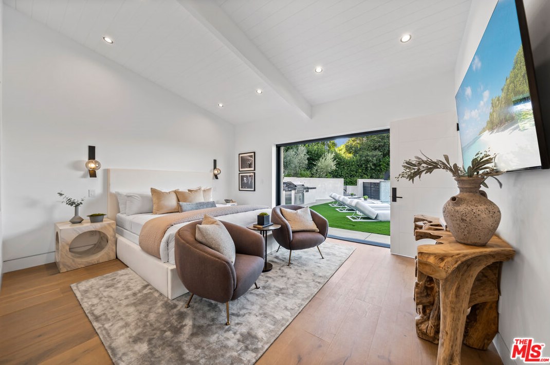 3423 Ione Dr, Los Angeles CA  90068-1307 exterior