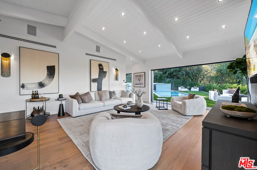 3423 Ione Dr, Los Angeles CA  90068-1307 exterior