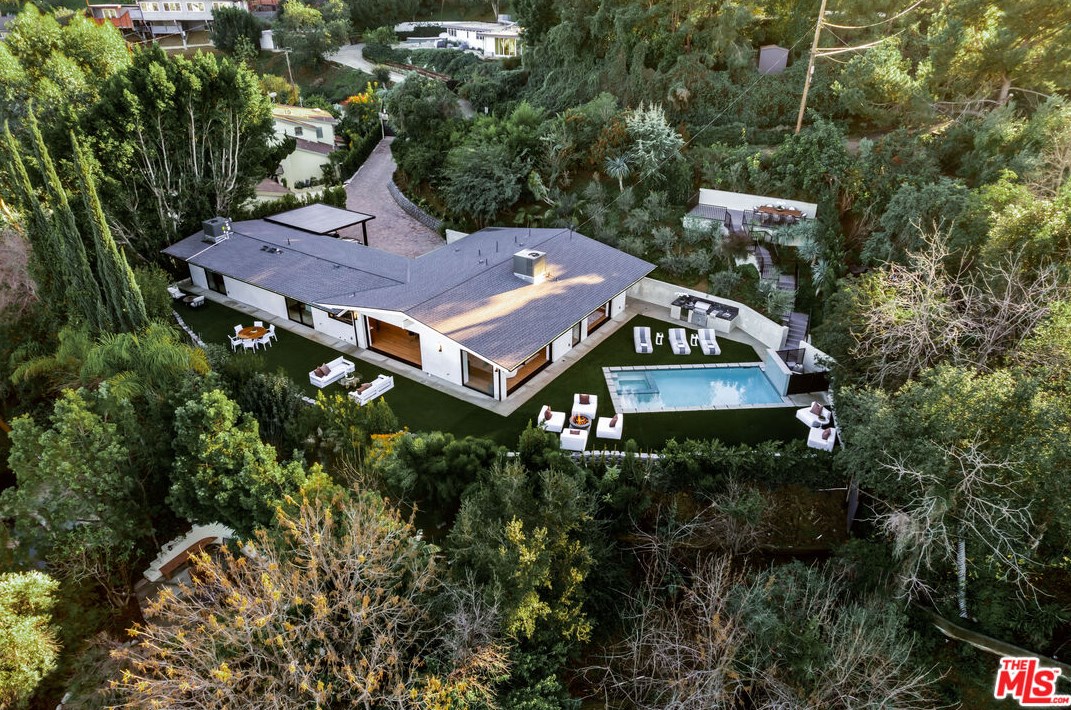 3423 Ione Dr, Los Angeles CA  90068-1307 exterior