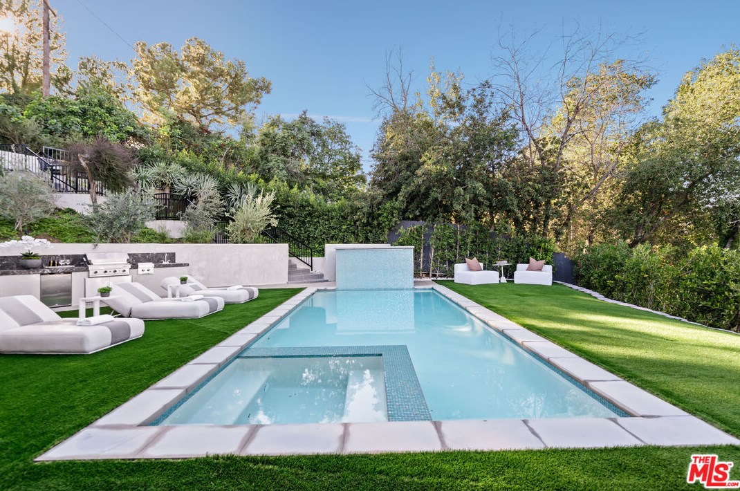 3423 Ione Dr, Los Angeles CA  90068-1307 exterior