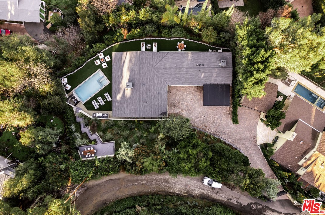 3423 Ione Dr, Los Angeles CA  90068-1307 exterior