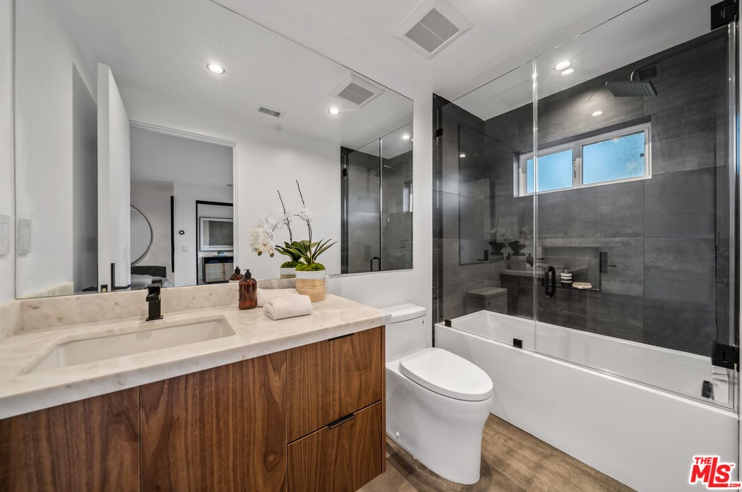 3423 Ione Dr, Los Angeles CA  90068-1307 exterior