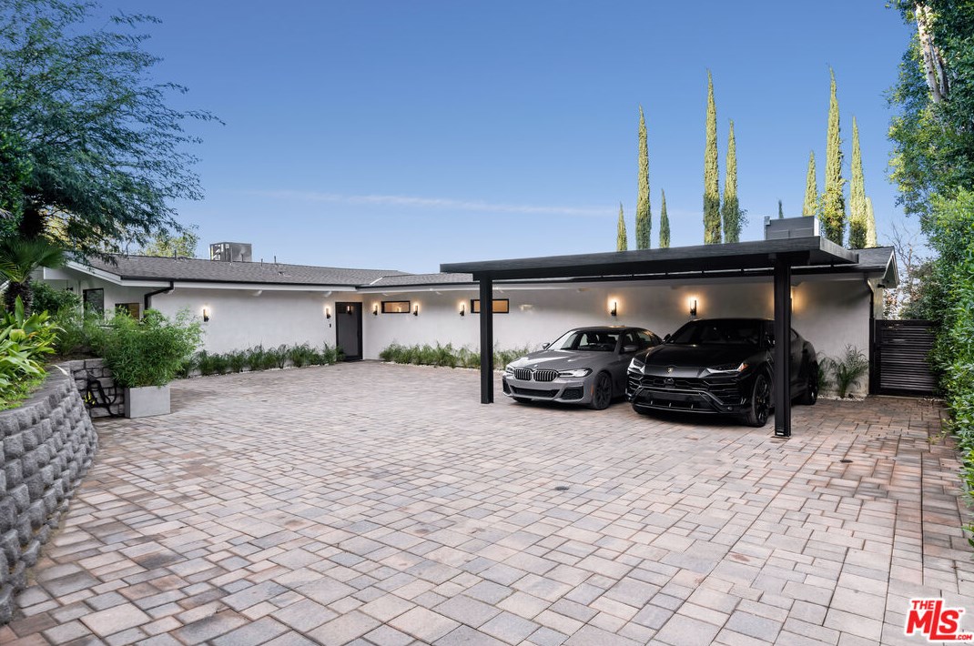 3423 Ione Dr, Los Angeles CA  90068-1307 exterior