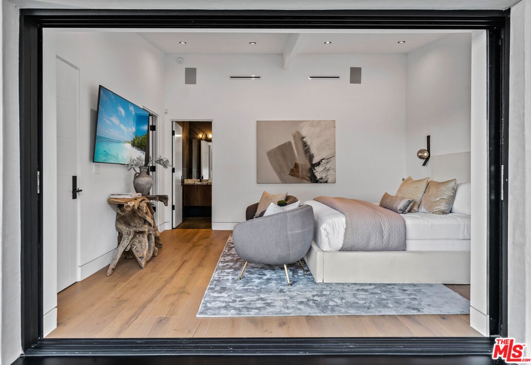 3423 Ione Dr, Los Angeles CA  90068-1307 exterior