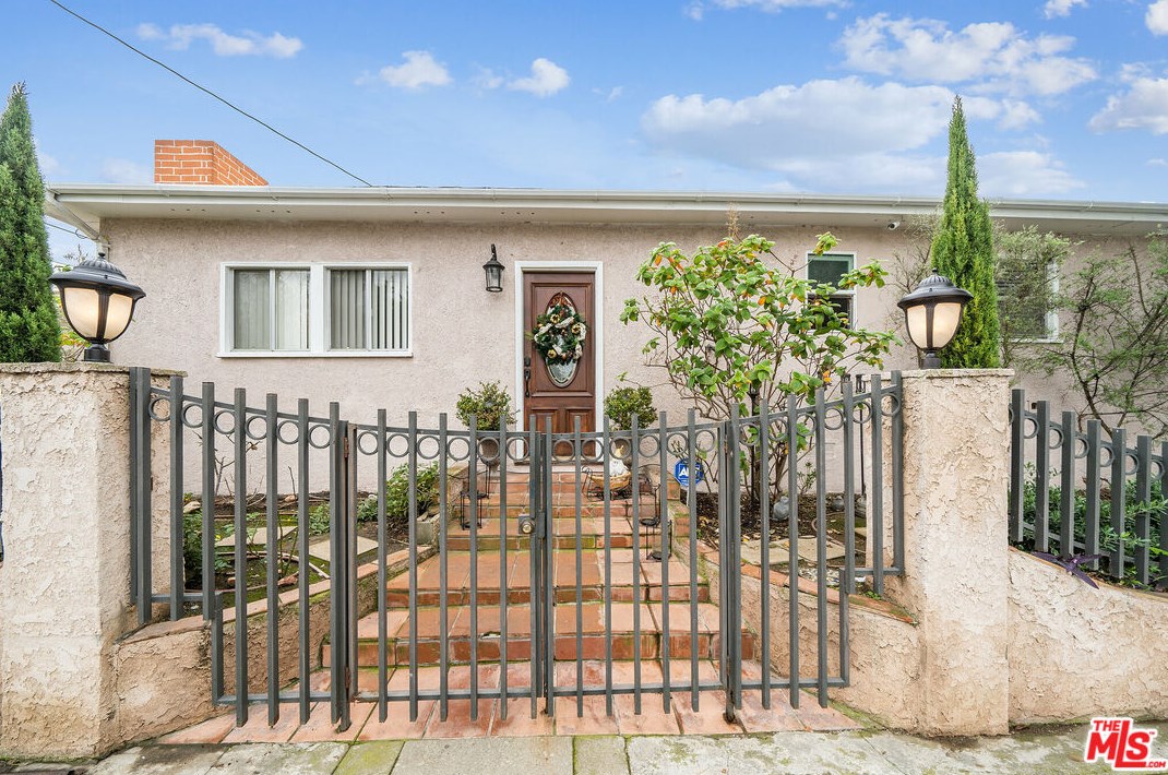 11902 Cedar Ave, Hawthorne, CA 90250