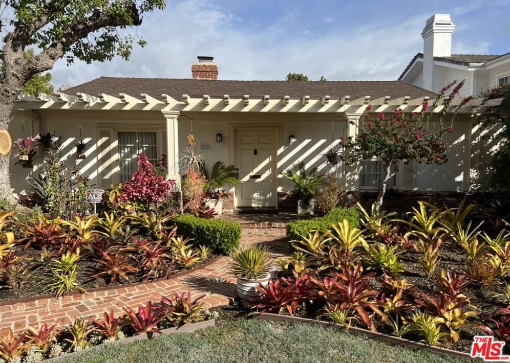 232 Medio Dr, Los Angeles, CA 90049-3912