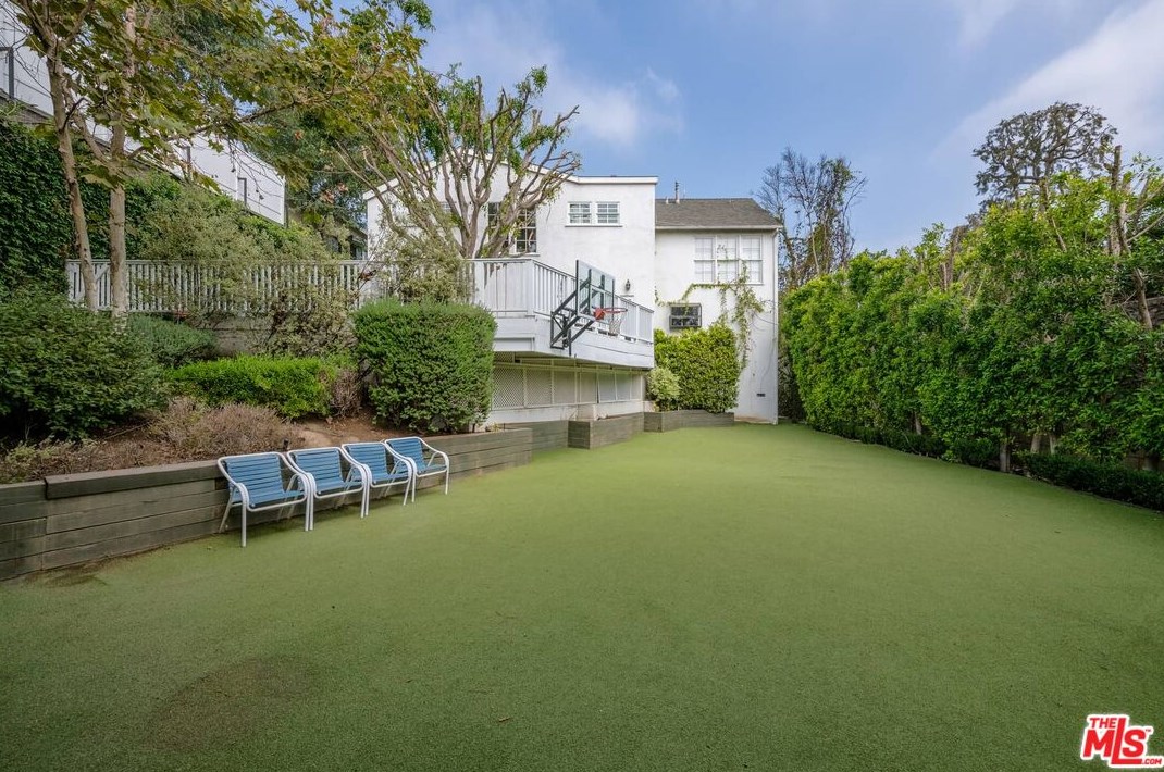 251 Thurston Ave, Los Angeles CA  90049-3123 exterior