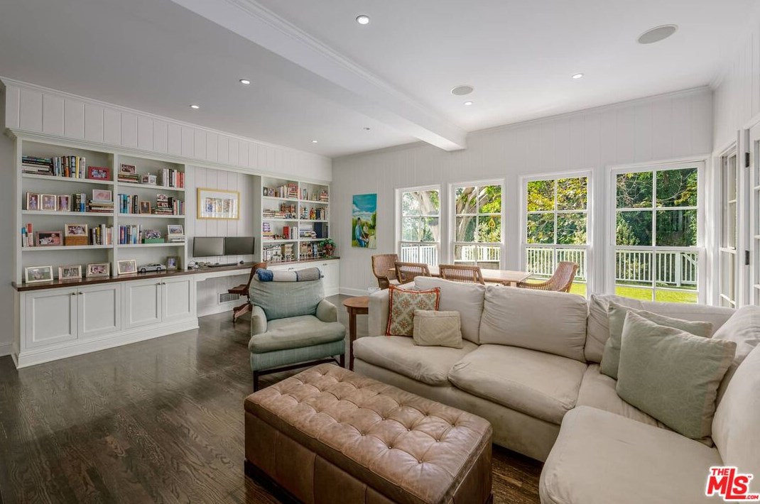 251 Thurston Ave, Los Angeles CA  90049-3123 exterior