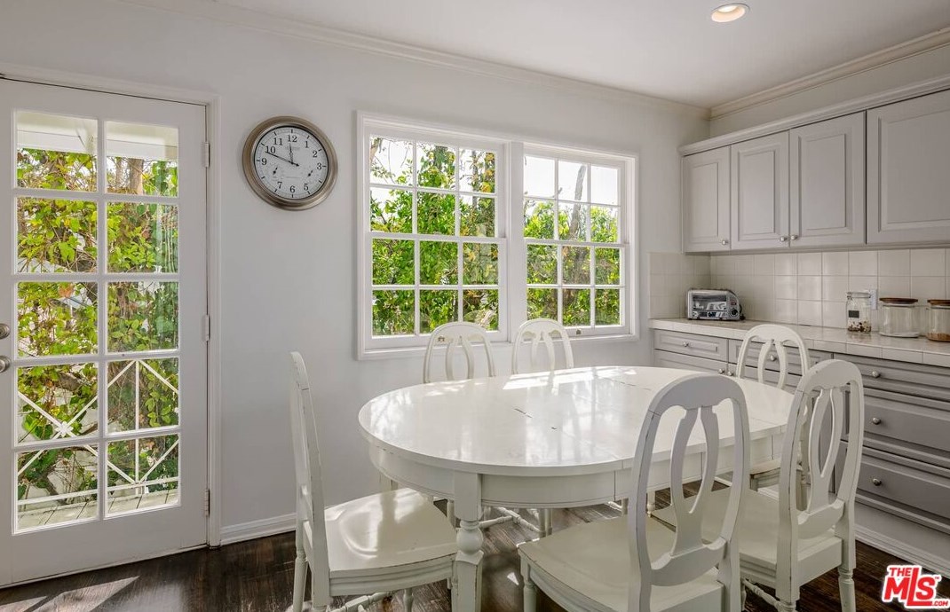 251 Thurston Ave, Los Angeles CA  90049-3123 exterior