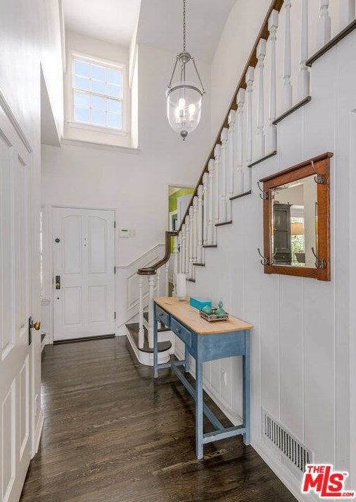 251 Thurston Ave, Los Angeles CA  90049-3123 exterior