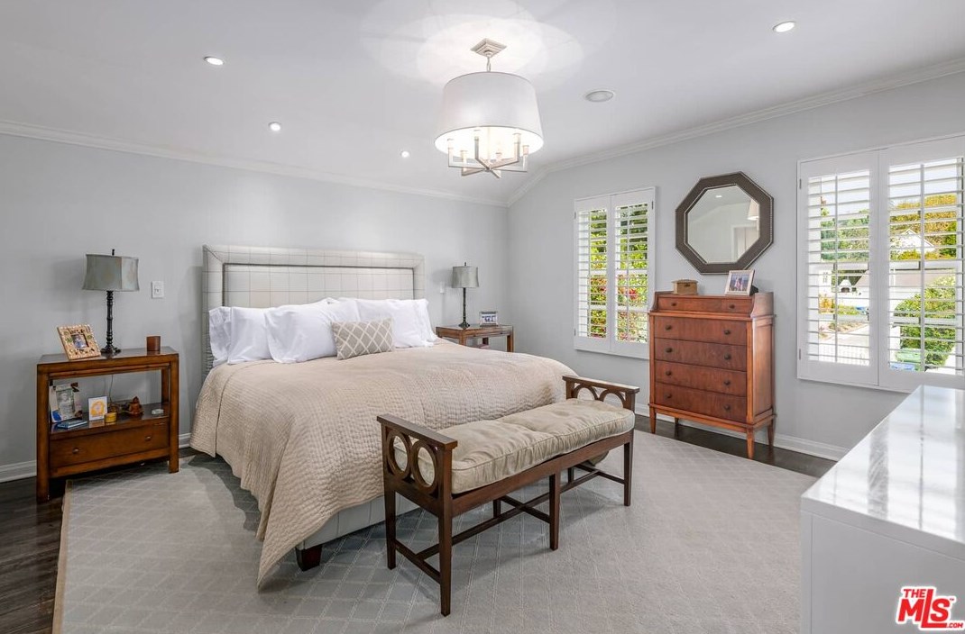 251 Thurston Ave, Los Angeles CA  90049-3123 exterior