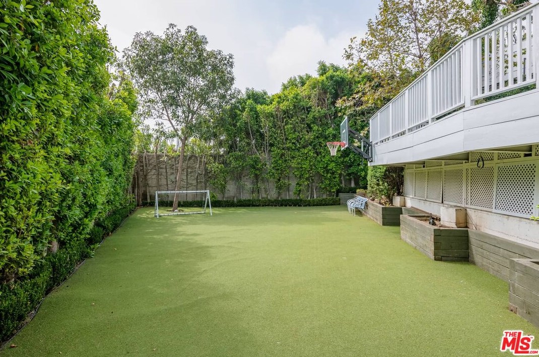 251 Thurston Ave, Los Angeles CA  90049-3123 exterior