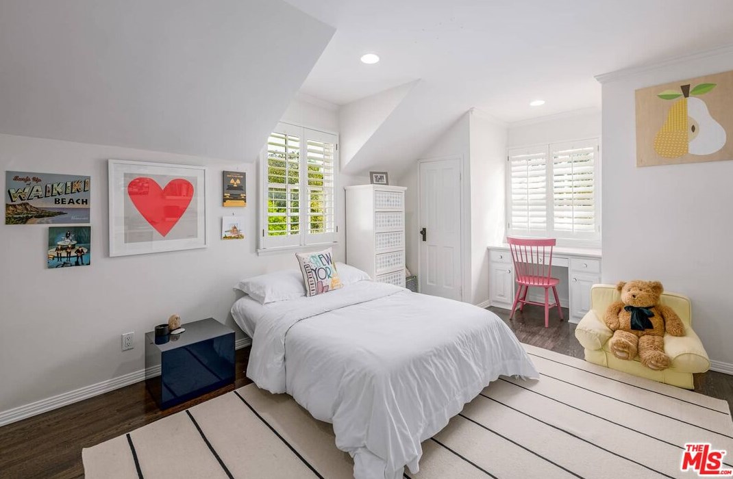 251 Thurston Ave, Los Angeles CA  90049-3123 exterior