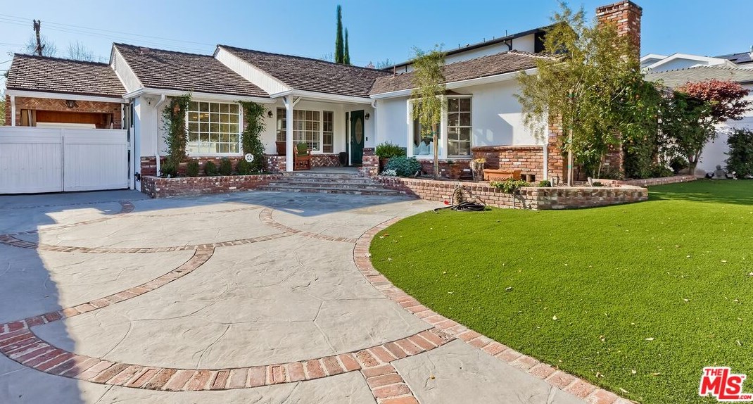 385 Kenter Ave, Los Angeles CA  90049-2335 exterior