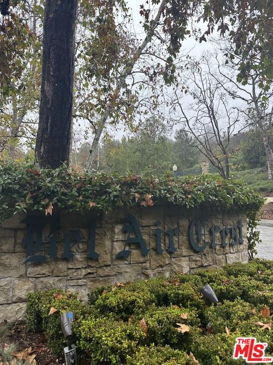 2167 Queensborough Ln, Los Angeles, CA 90077-1364