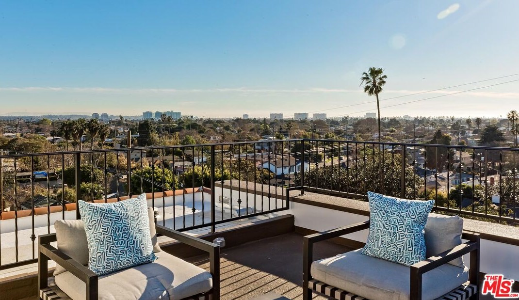 3453 Moore St, Los Angeles CA  90066-1705 exterior