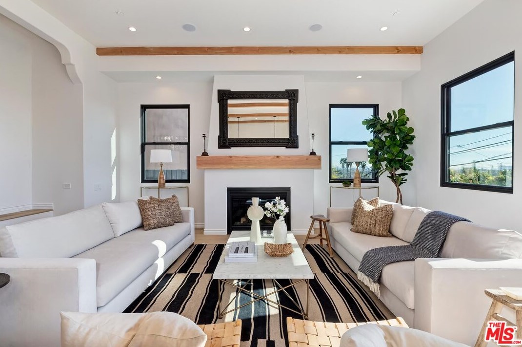 3453 Moore St, Los Angeles CA  90066-1705 exterior
