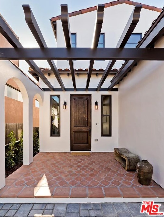3453 Moore St, Los Angeles CA  90066-1705 exterior