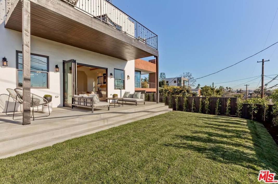 3453 Moore St, Los Angeles CA  90066-1705 exterior