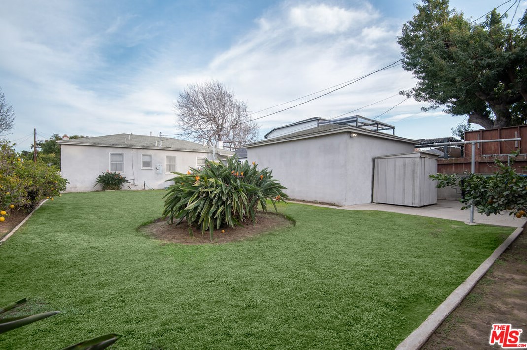 7917 Glider Ave, Los Angeles CA  90045-3049 exterior