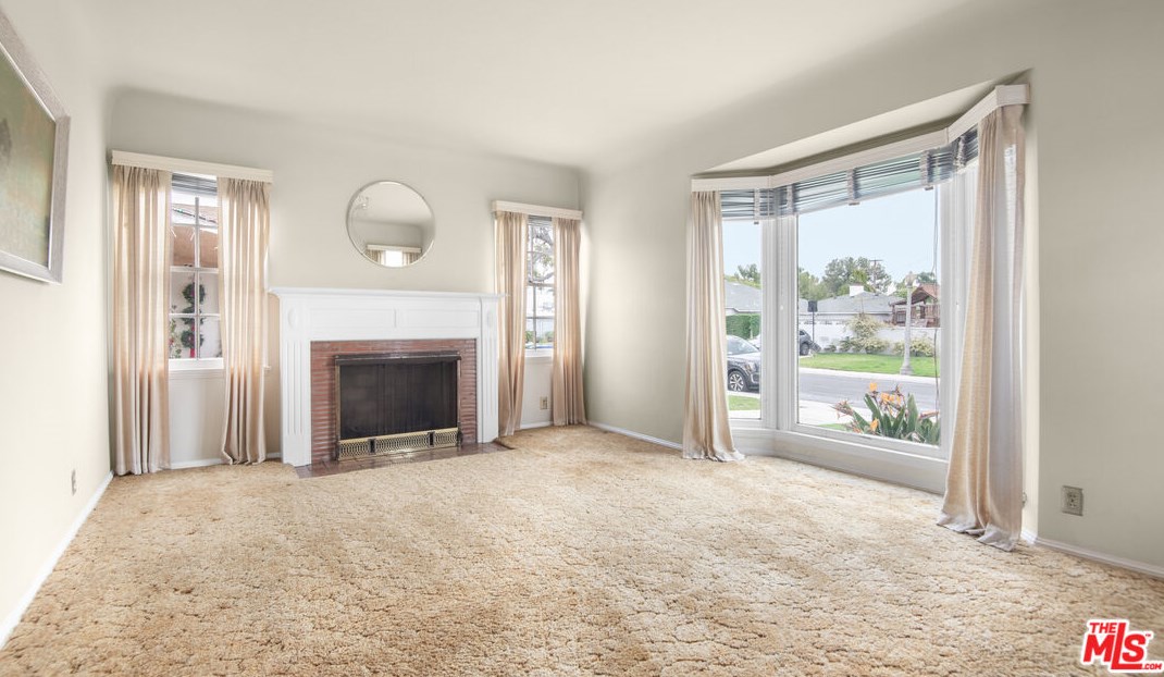 7917 Glider Ave, Los Angeles, CA 90045-3049