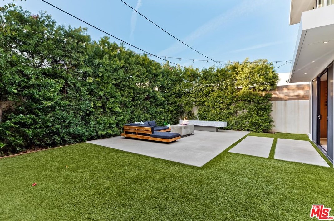 8899 Hubbard St, Los Angeles CA  90232-2401 exterior