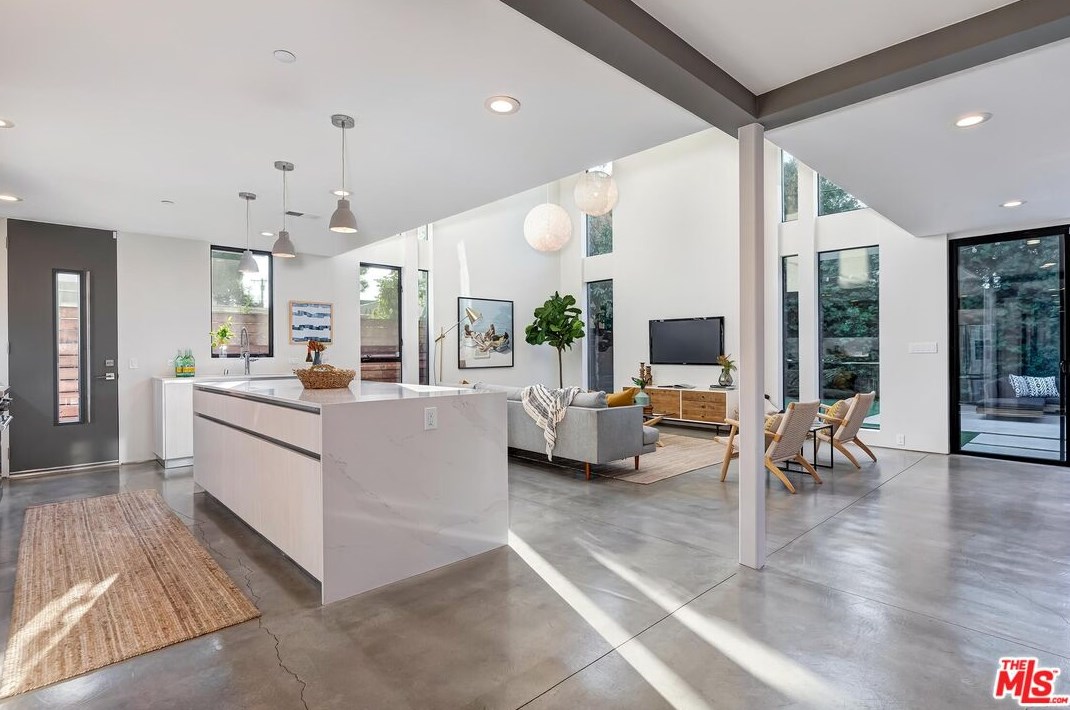 8899 Hubbard St, Los Angeles CA  90232-2401 exterior