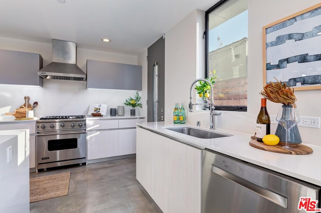 8899 Hubbard St, Los Angeles CA  90232-2401 exterior