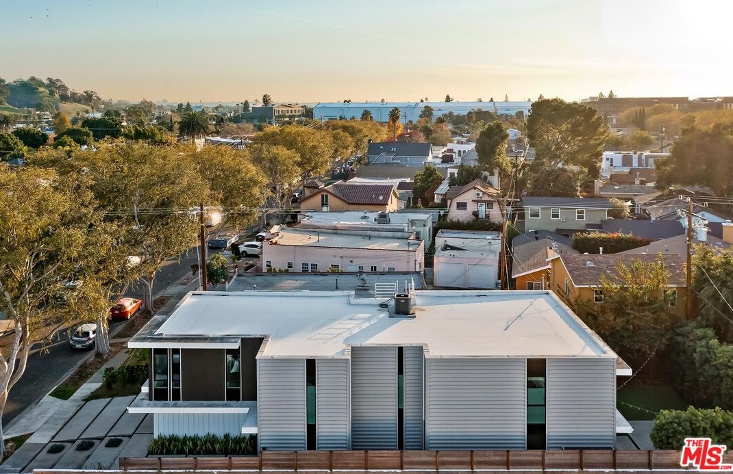 8899 Hubbard St, Los Angeles CA  90232-2401 exterior