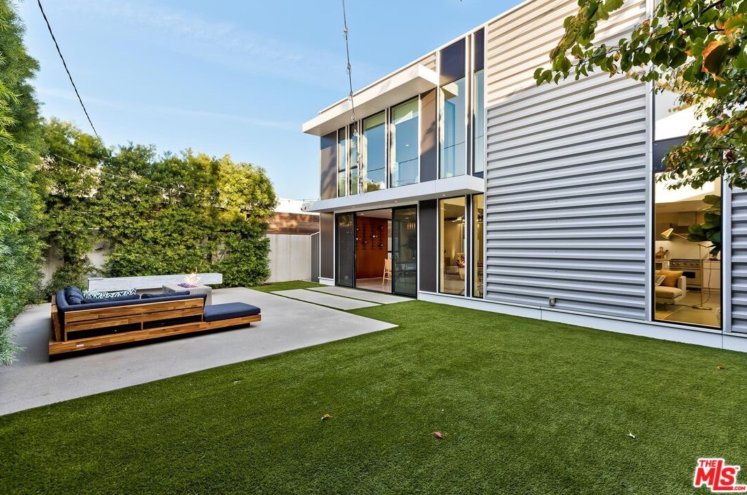 8899 Hubbard St, Los Angeles CA  90232-2401 exterior