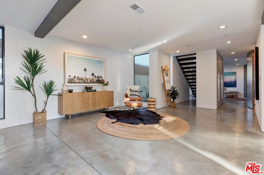 8899 Hubbard St, Los Angeles CA  90232-2401 exterior