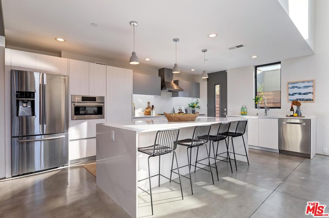 8899 Hubbard St, Los Angeles CA  90232-2401 exterior