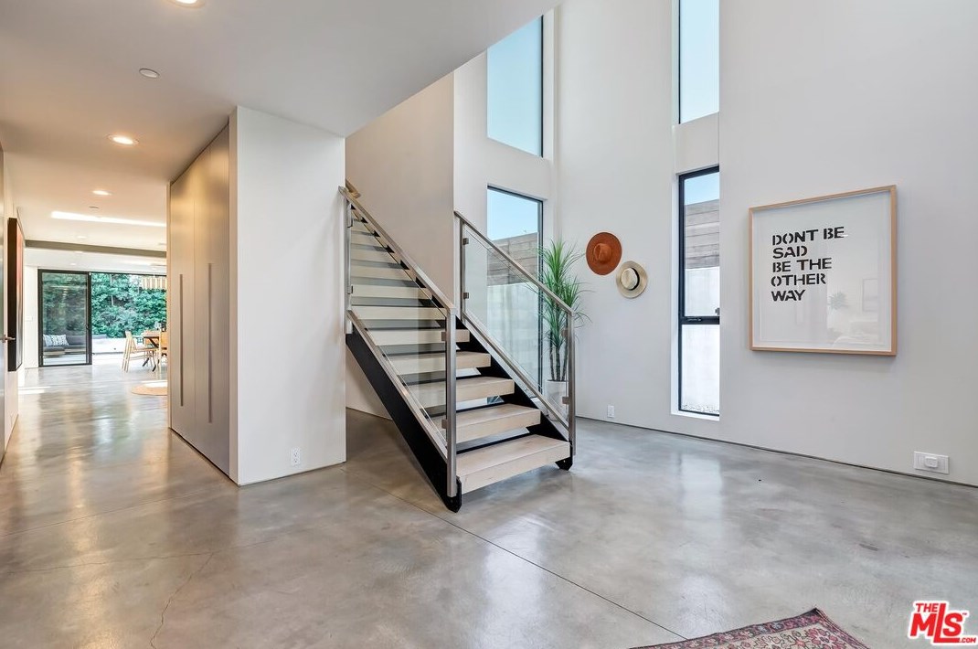 8899 Hubbard St, Los Angeles CA  90232-2401 exterior