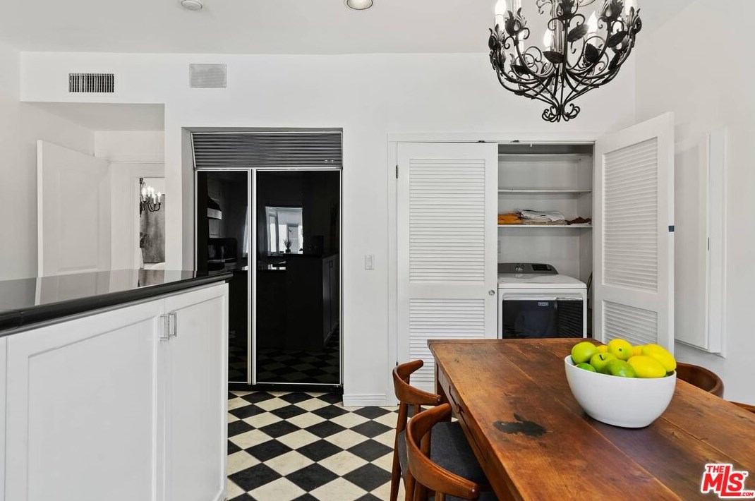 10759 Ashton Ave, Los Angeles CA 90024-5047 exterior