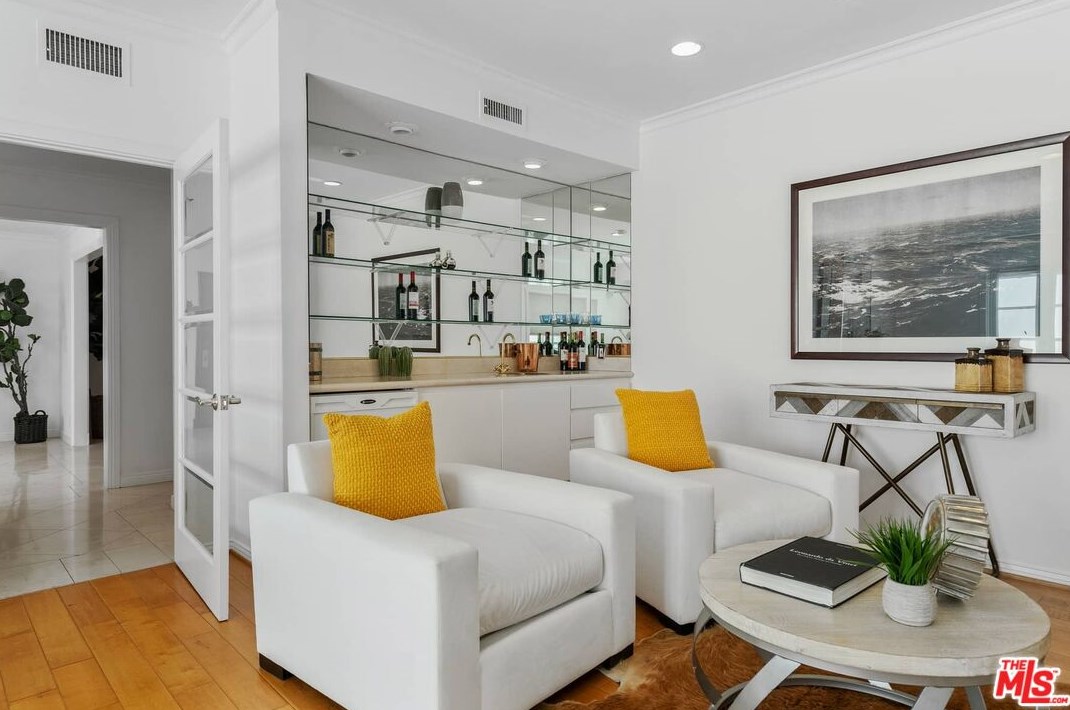 10759 Ashton Ave, Los Angeles CA 90024-5047 exterior