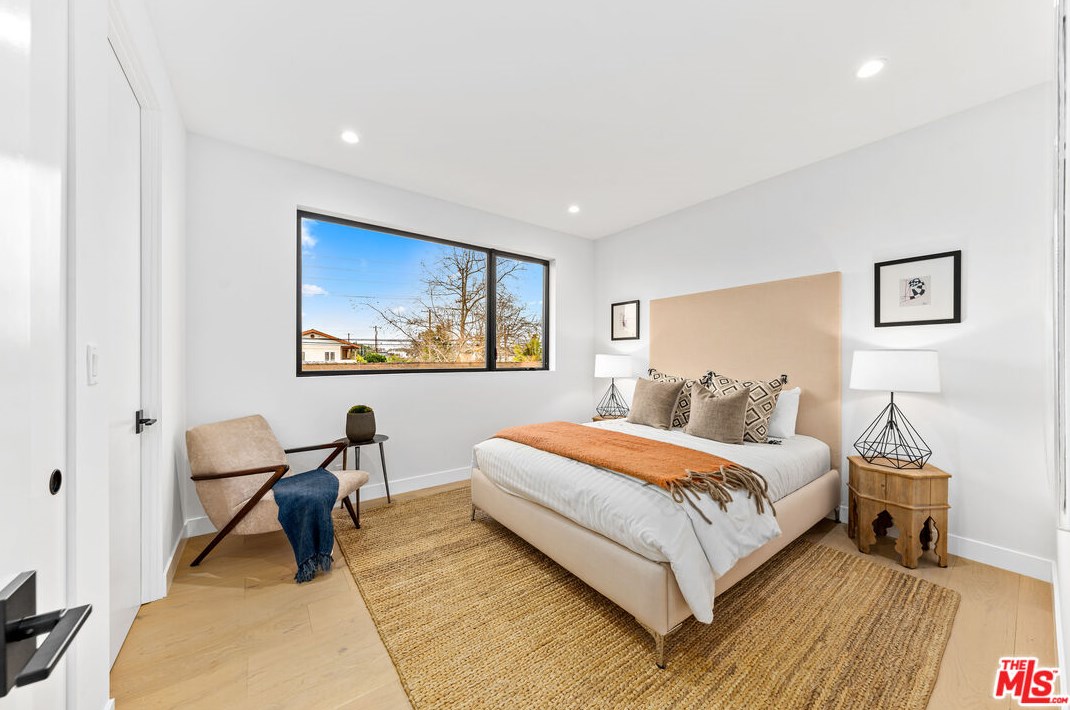 3489 Ashwood Ave, Los Angeles CA  90066-2201 exterior