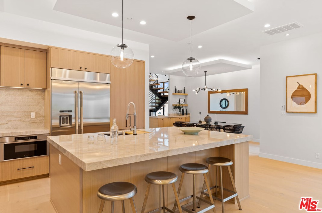 3489 Ashwood Ave, Los Angeles CA  90066-2201 exterior