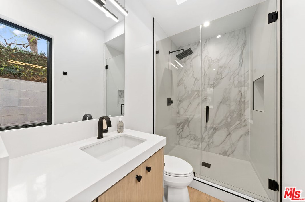 3489 Ashwood Ave, Los Angeles CA  90066-2201 exterior